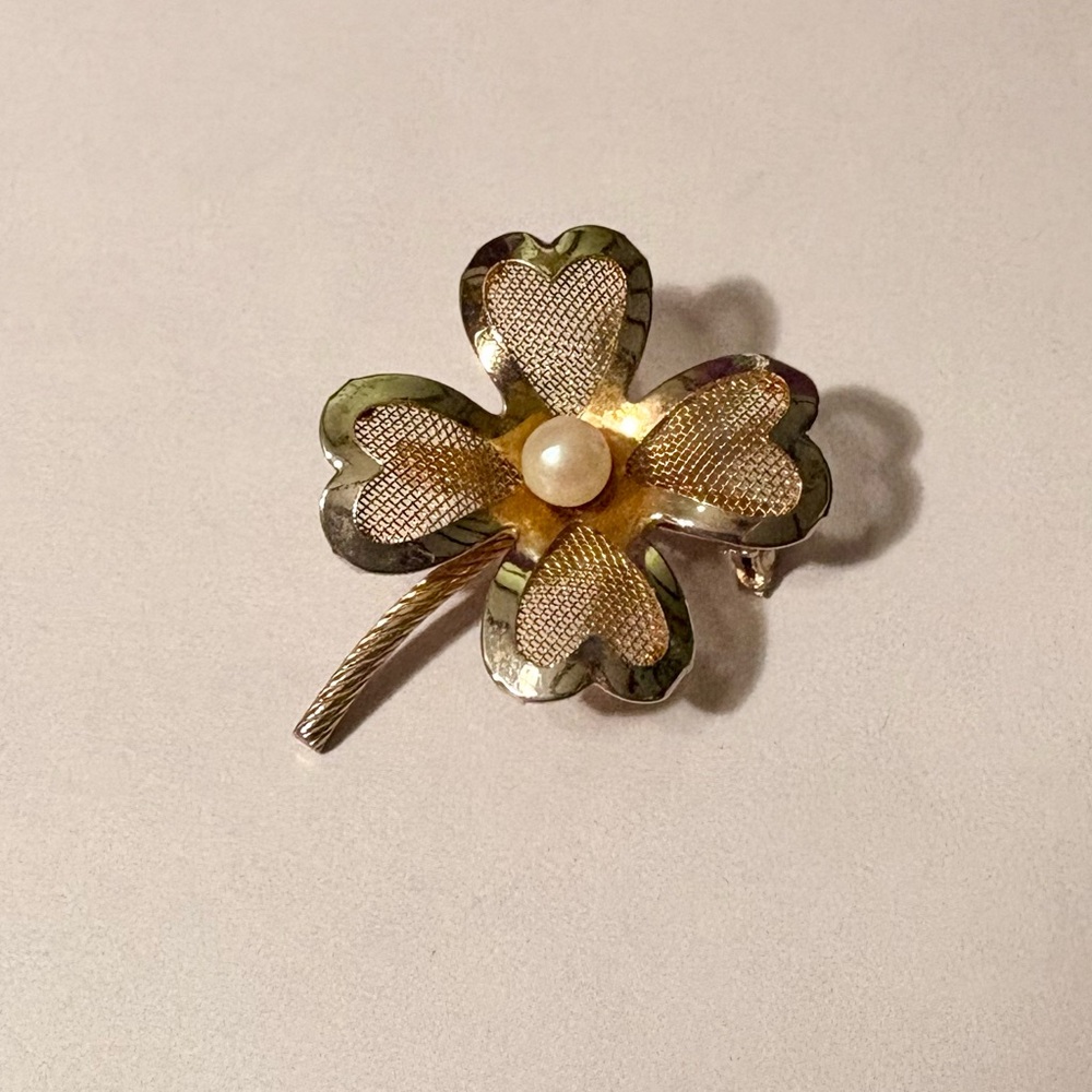 Vintage Four Leaf Clover Gold Mesh Leaves Faux Pearl Center Brooch Pin